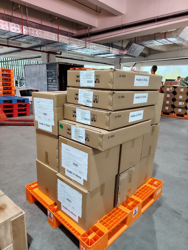 Zuanli Company Chinaからの部品の緊急航空貨物配達。
