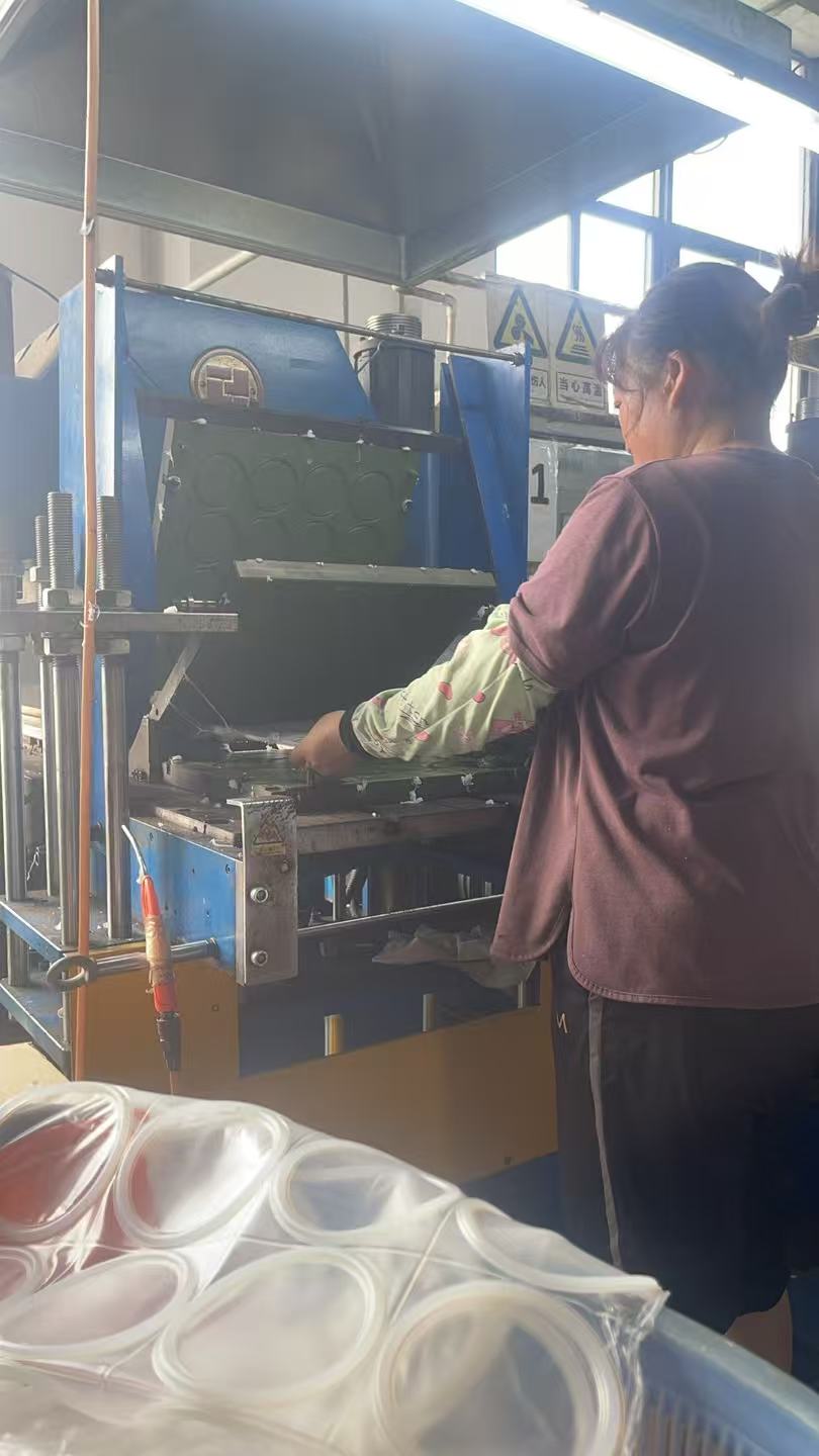 二層自動金型技術で精密ゴムシールの生産効率を向上